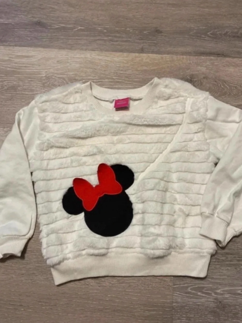 Disney Minnie Mouse Girls 3T White Fuzzy Pull Over with Red Bow Graphic